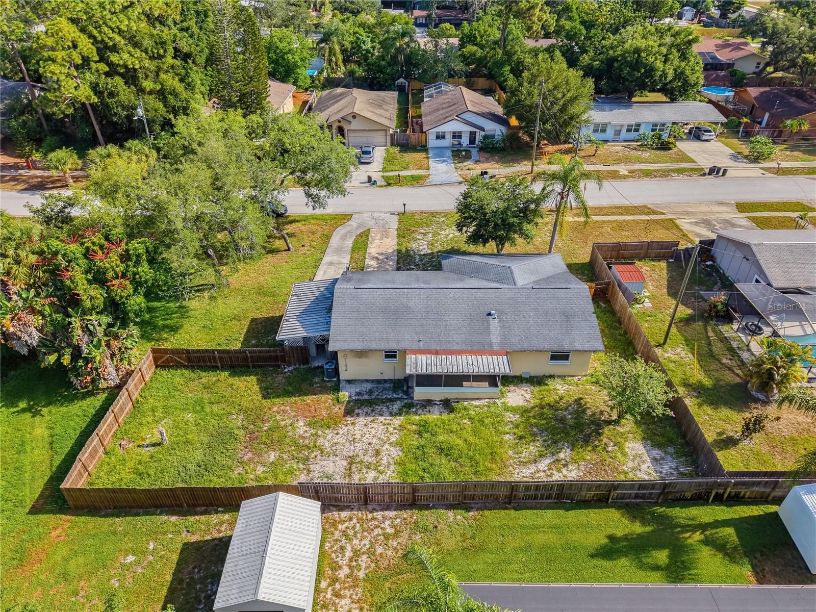 1116 E Oakwood St Property Photo 5