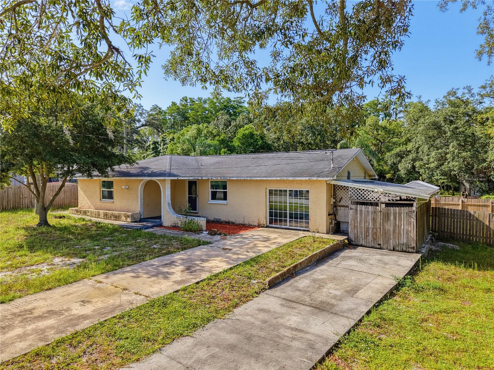 1116 E Oakwood St Property Photo 8