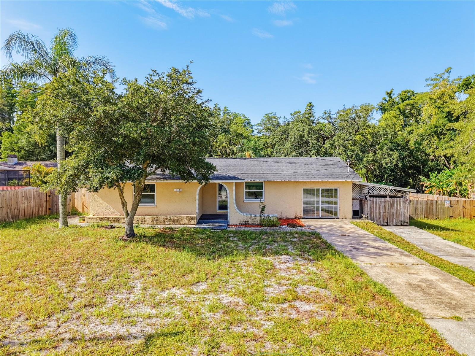 1116 E Oakwood St Property Photo 9