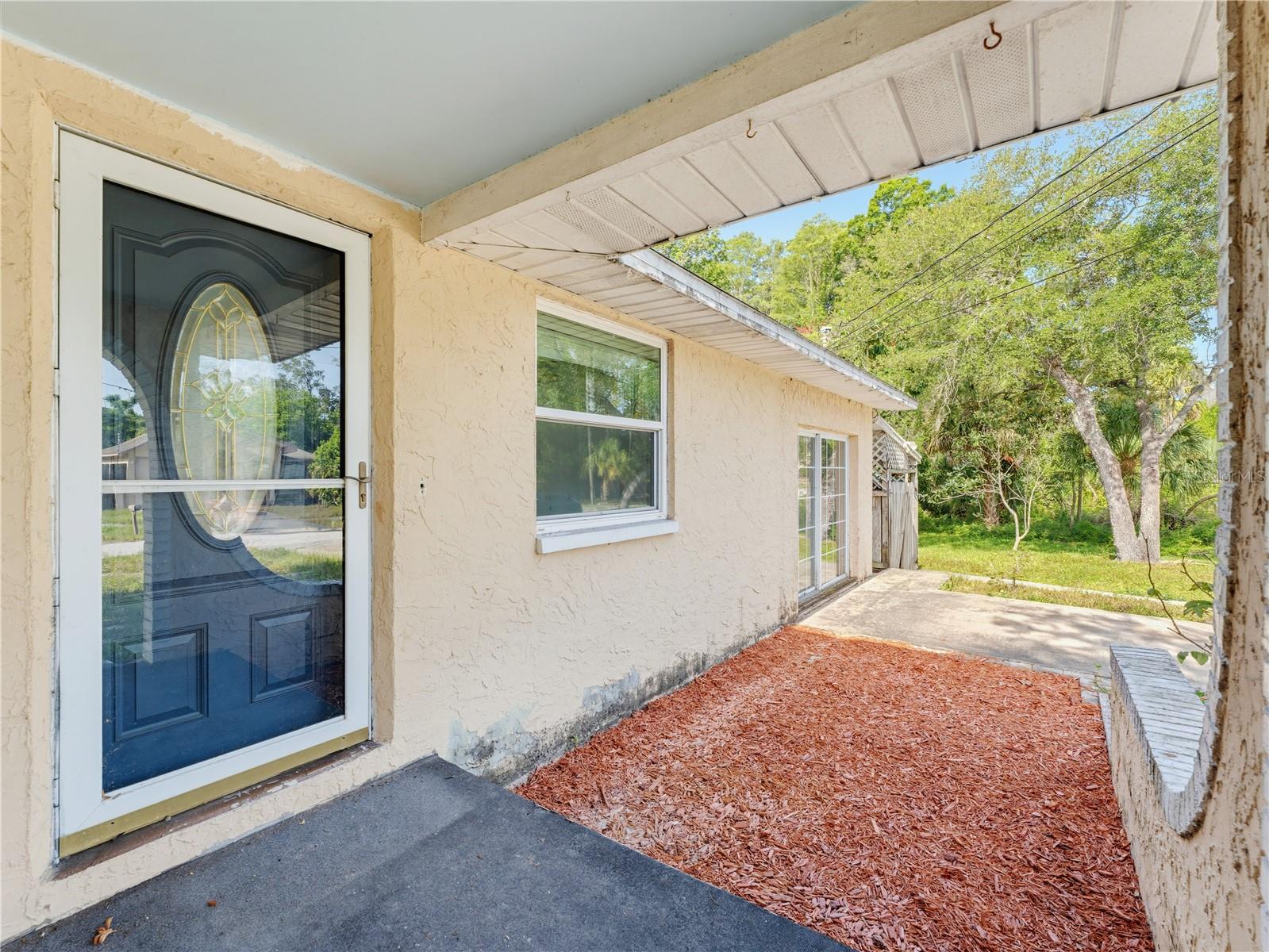 1116 E Oakwood St Property Photo 10