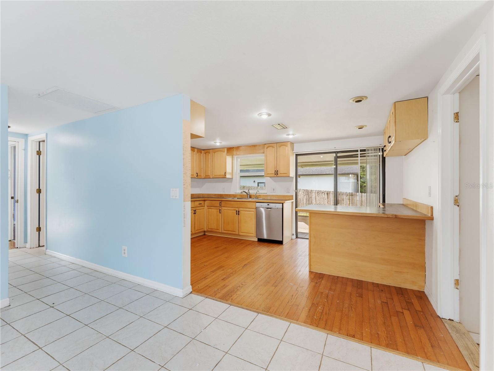 1116 E Oakwood St Property Photo 18