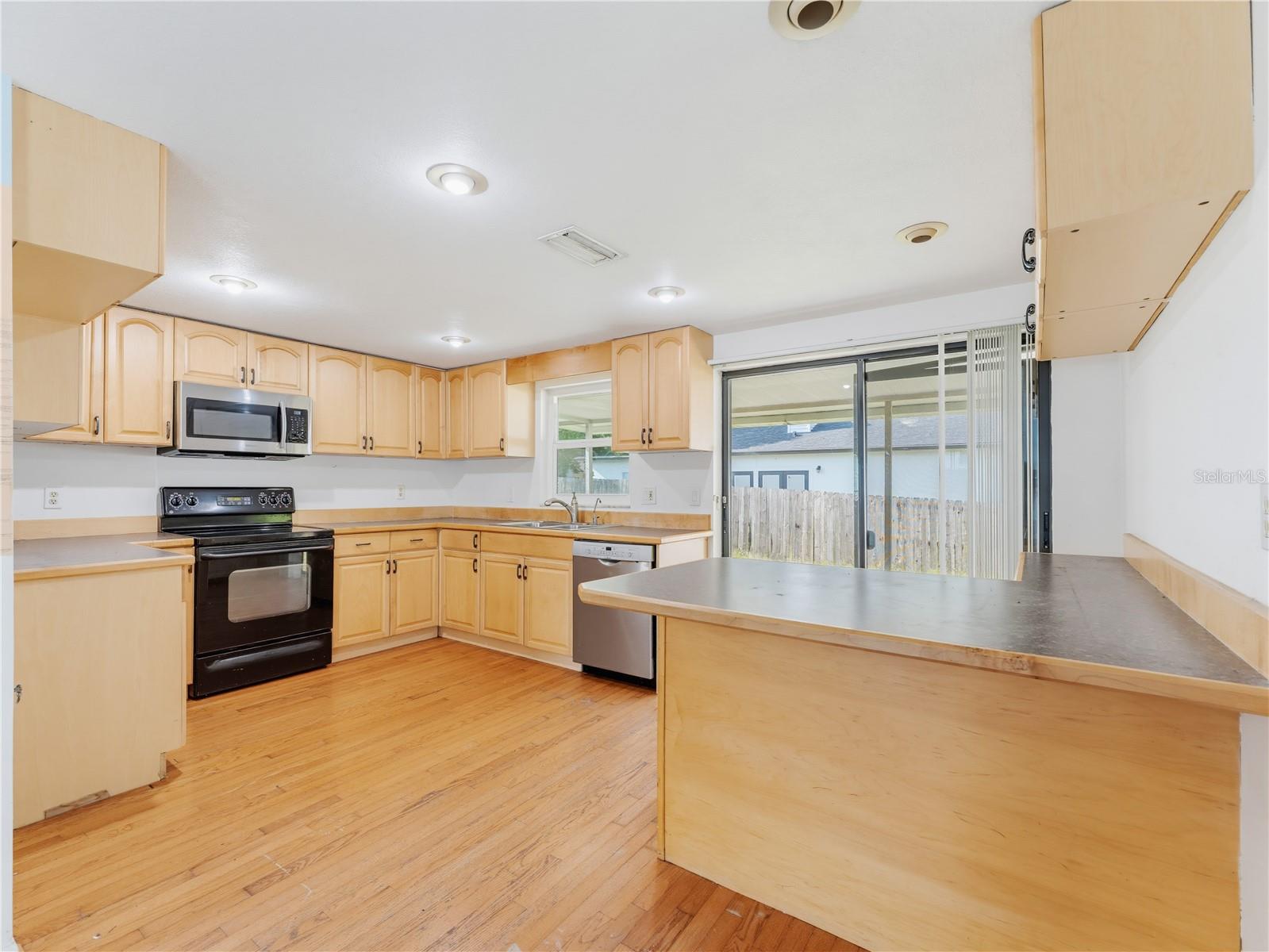 1116 E Oakwood St Property Photo 19