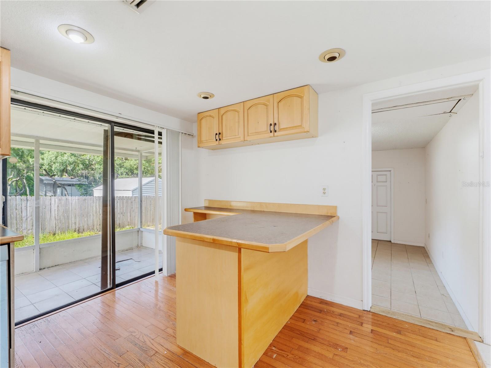 1116 E Oakwood St Property Photo 20