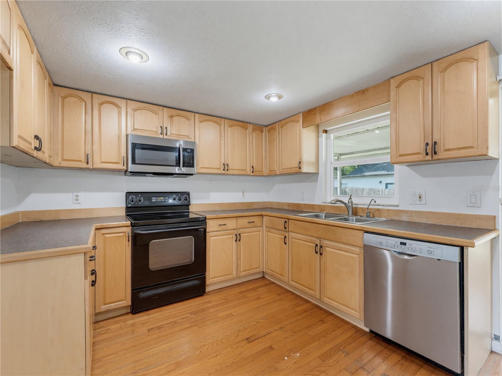 1116 E Oakwood St Property Photo 21