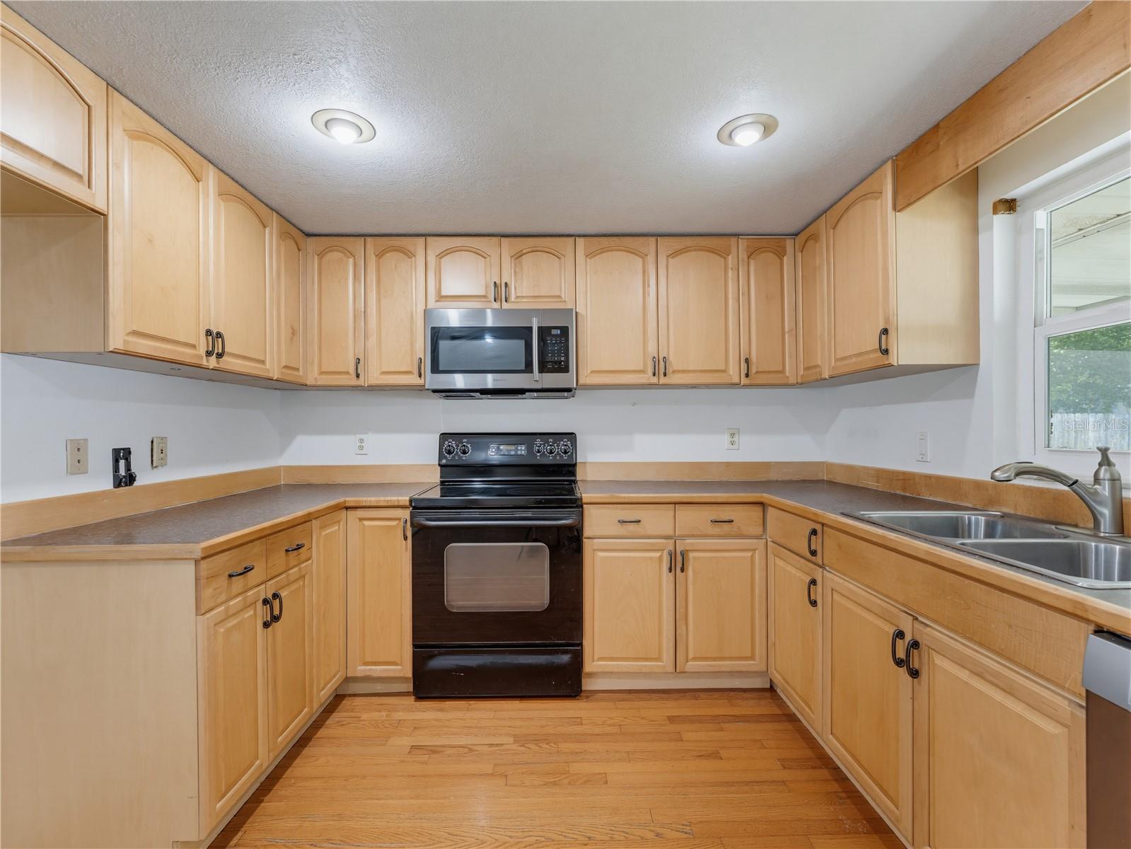 1116 E Oakwood St Property Photo 22