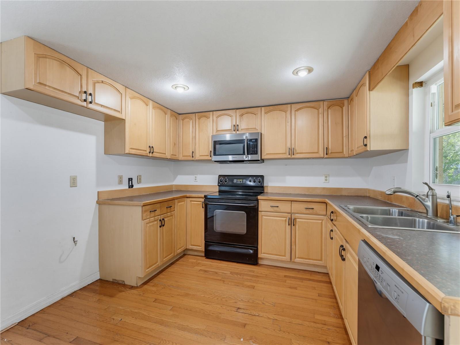 1116 E Oakwood St Property Photo 23