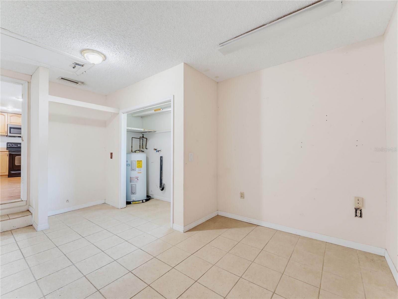 1116 E Oakwood St Property Photo 28