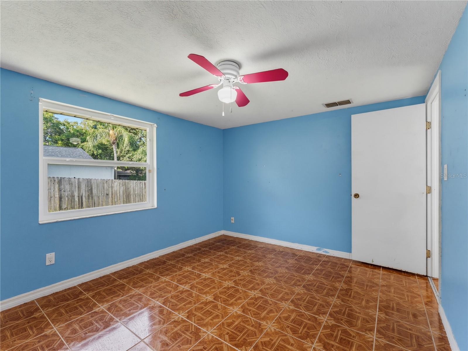 1116 E Oakwood St Property Photo 38