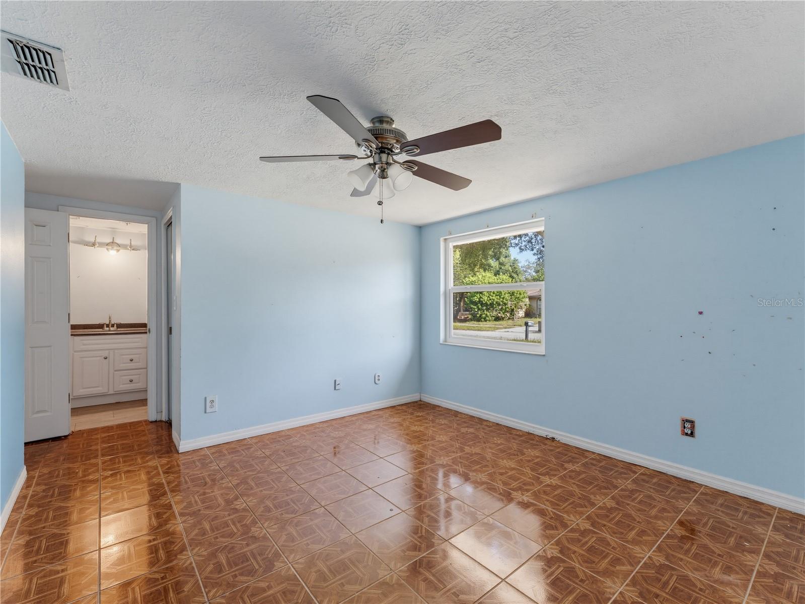 1116 E Oakwood St Property Photo 48