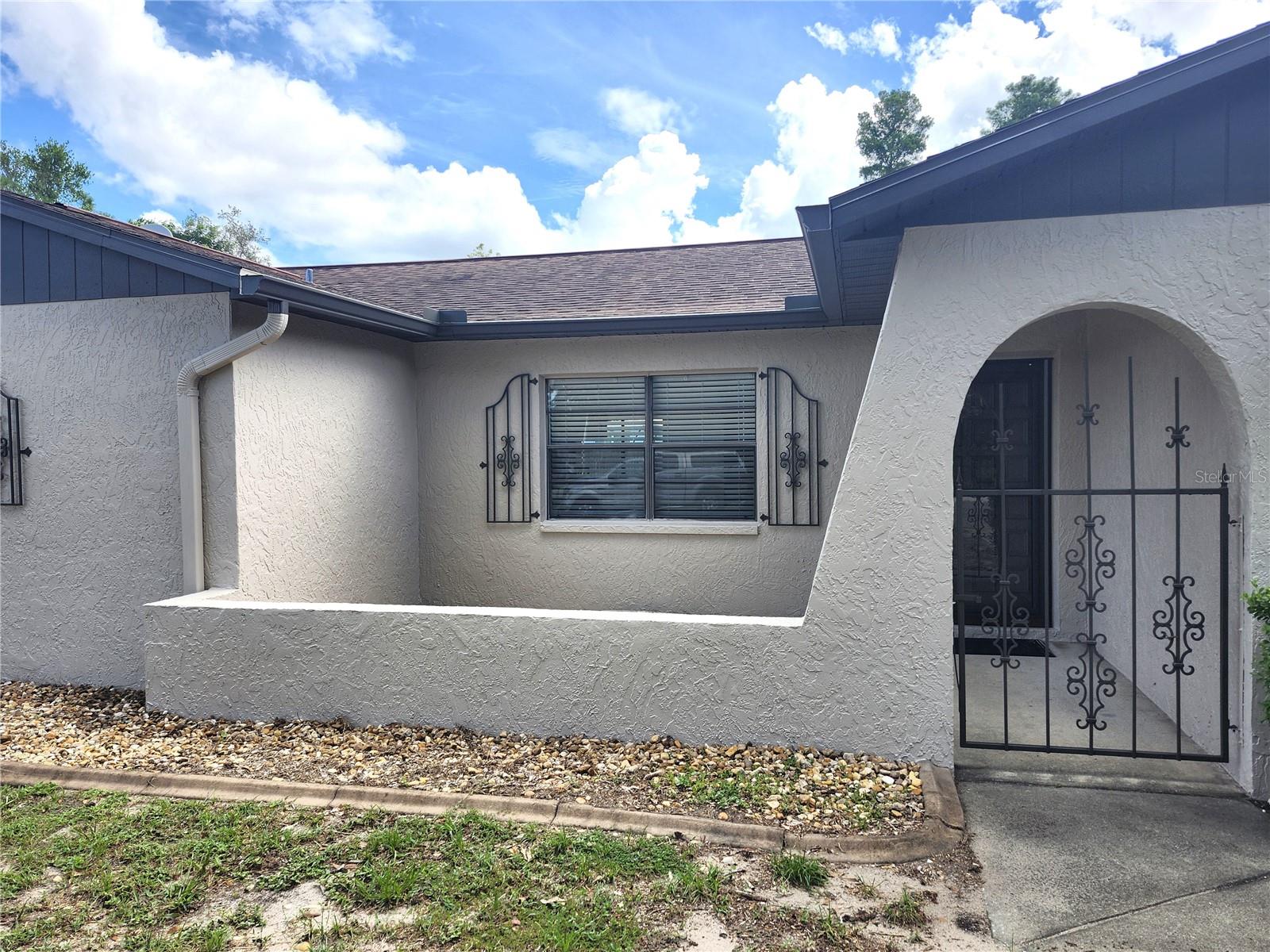 2354 Deltona Blvd Property Photo 3