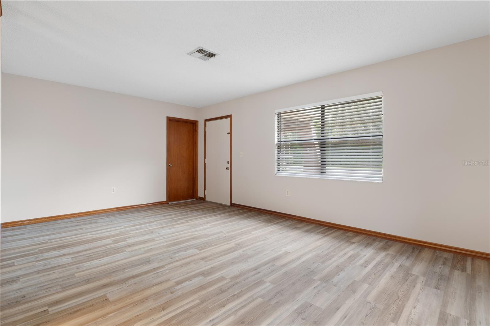 2354 Deltona Blvd Property Photo 8