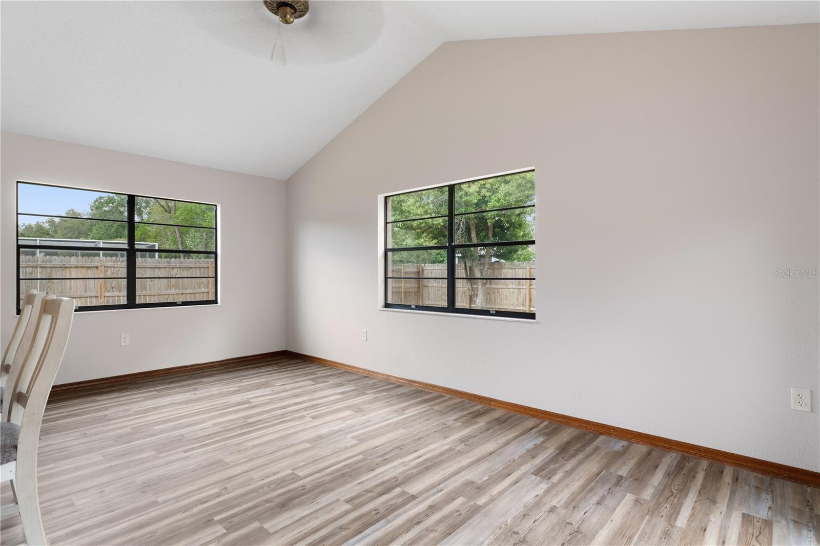 2354 Deltona Blvd Property Photo 17