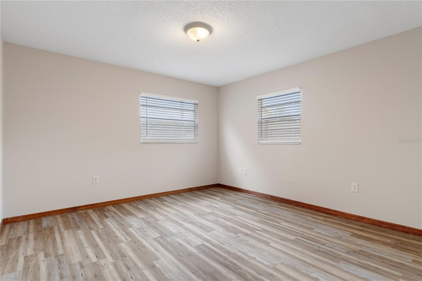 2354 Deltona Blvd Property Photo 26
