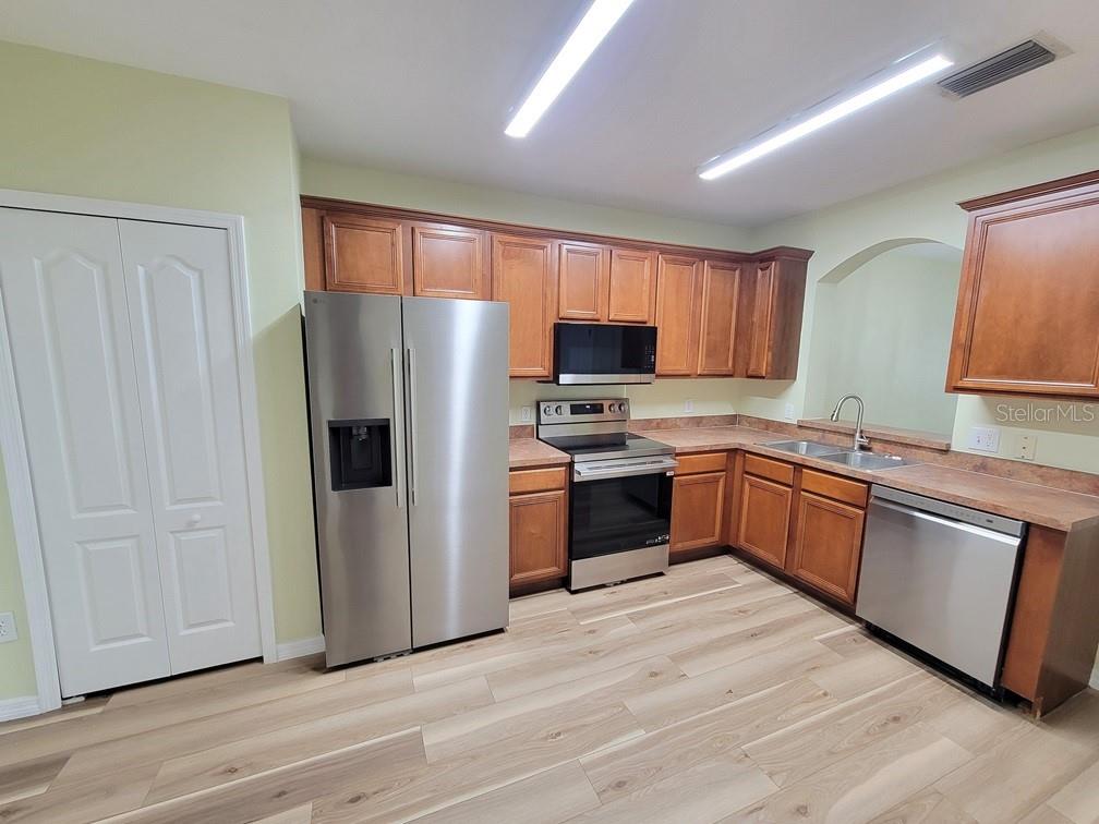 16414 Swan View Cir #16414 Property Photo 8