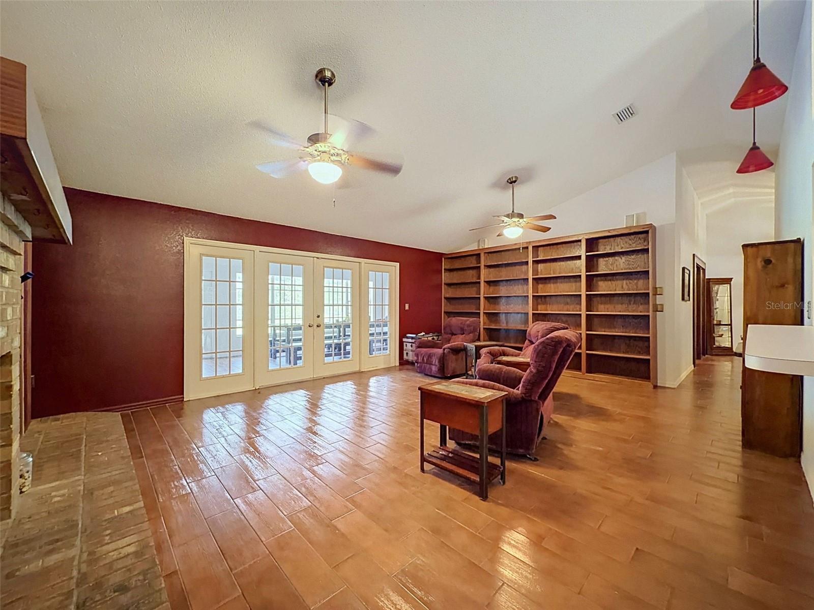 15234 Scanio Property Photo 24