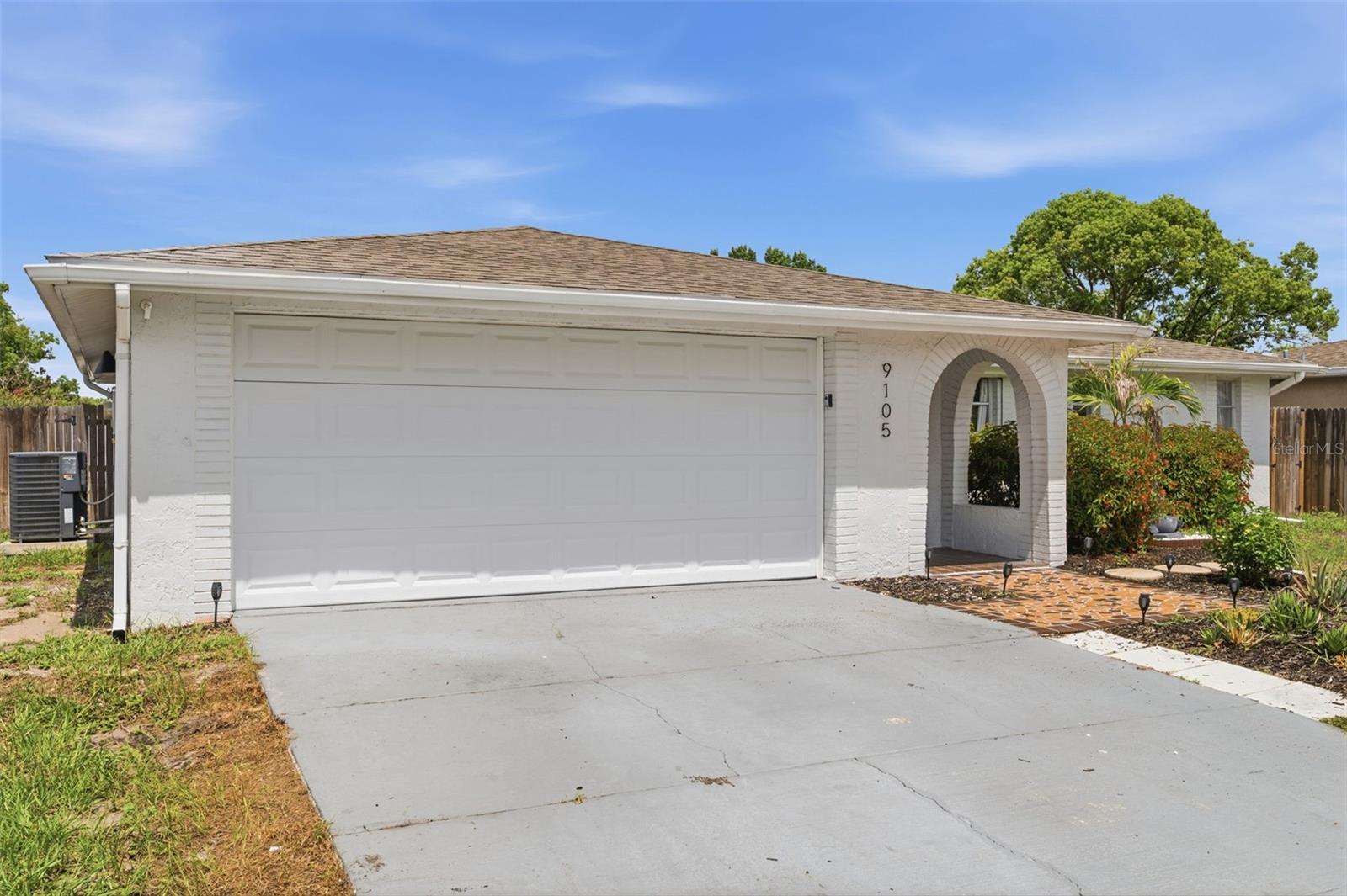 9105 Hunt Club Ln Property Photo 1