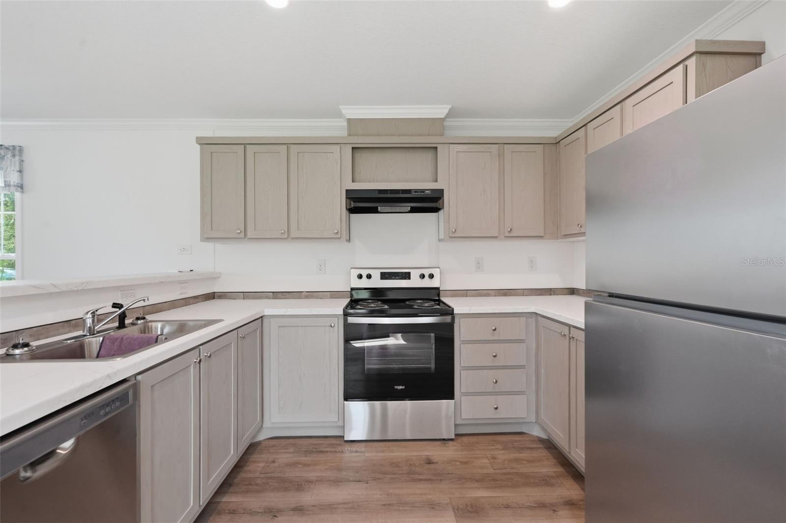 4251 E Hawaii Ln Property Photo 6