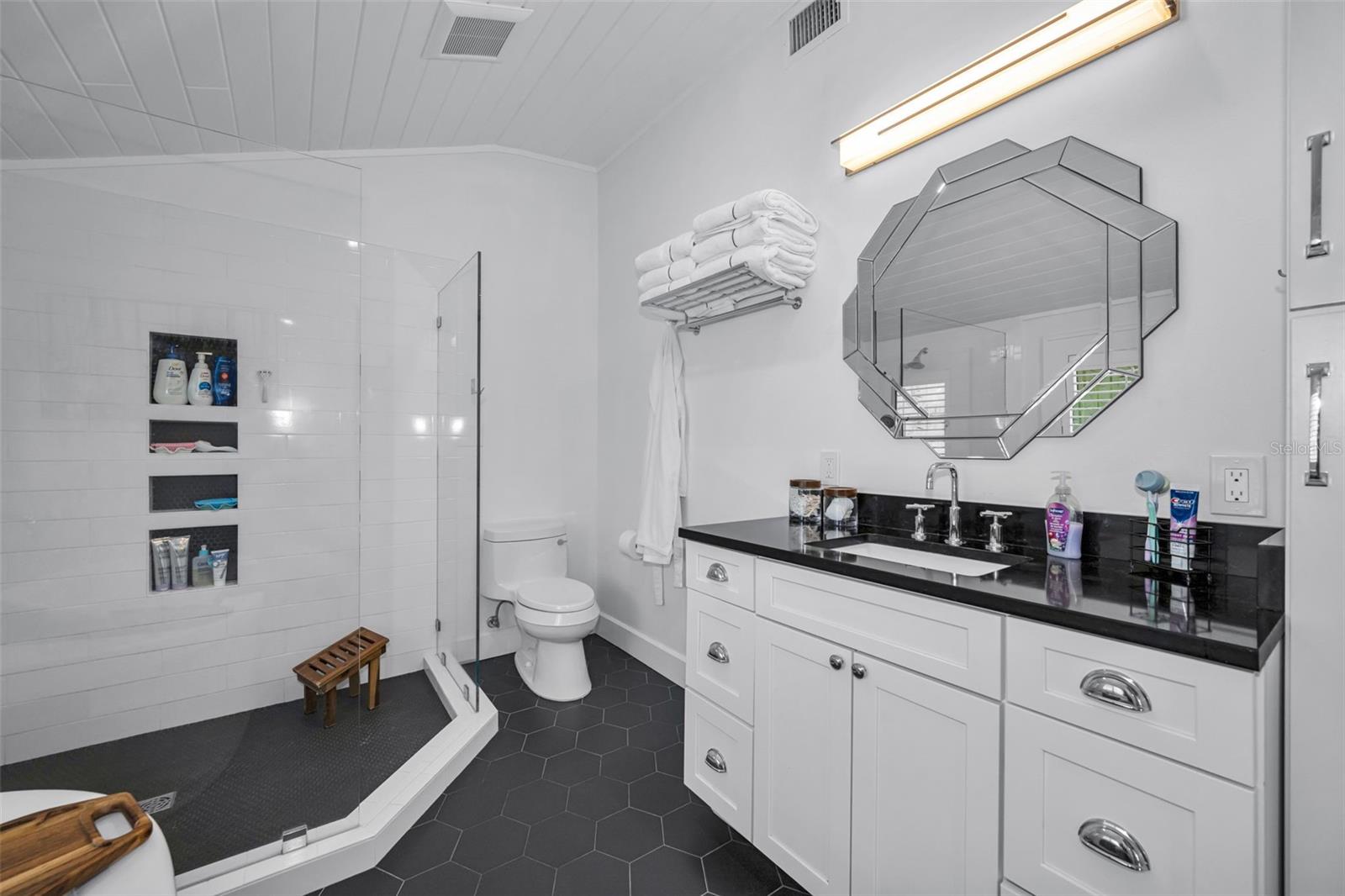 3421 Iris St N Property Photo 24