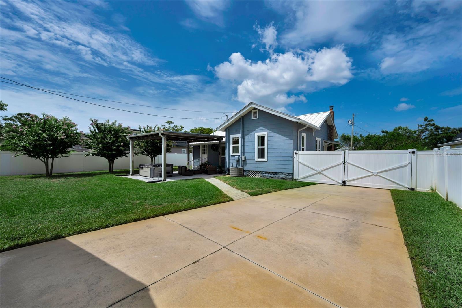 3421 Iris St N Property Photo 45