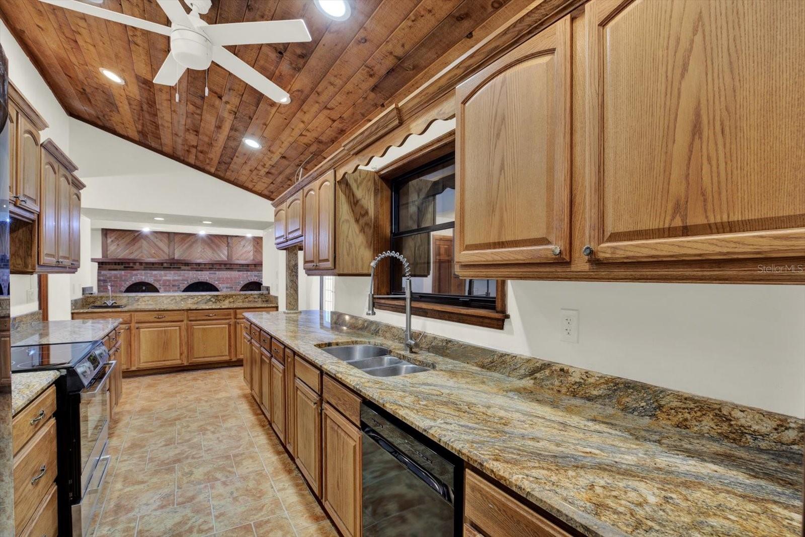 11251 Salina St Property Photo 18