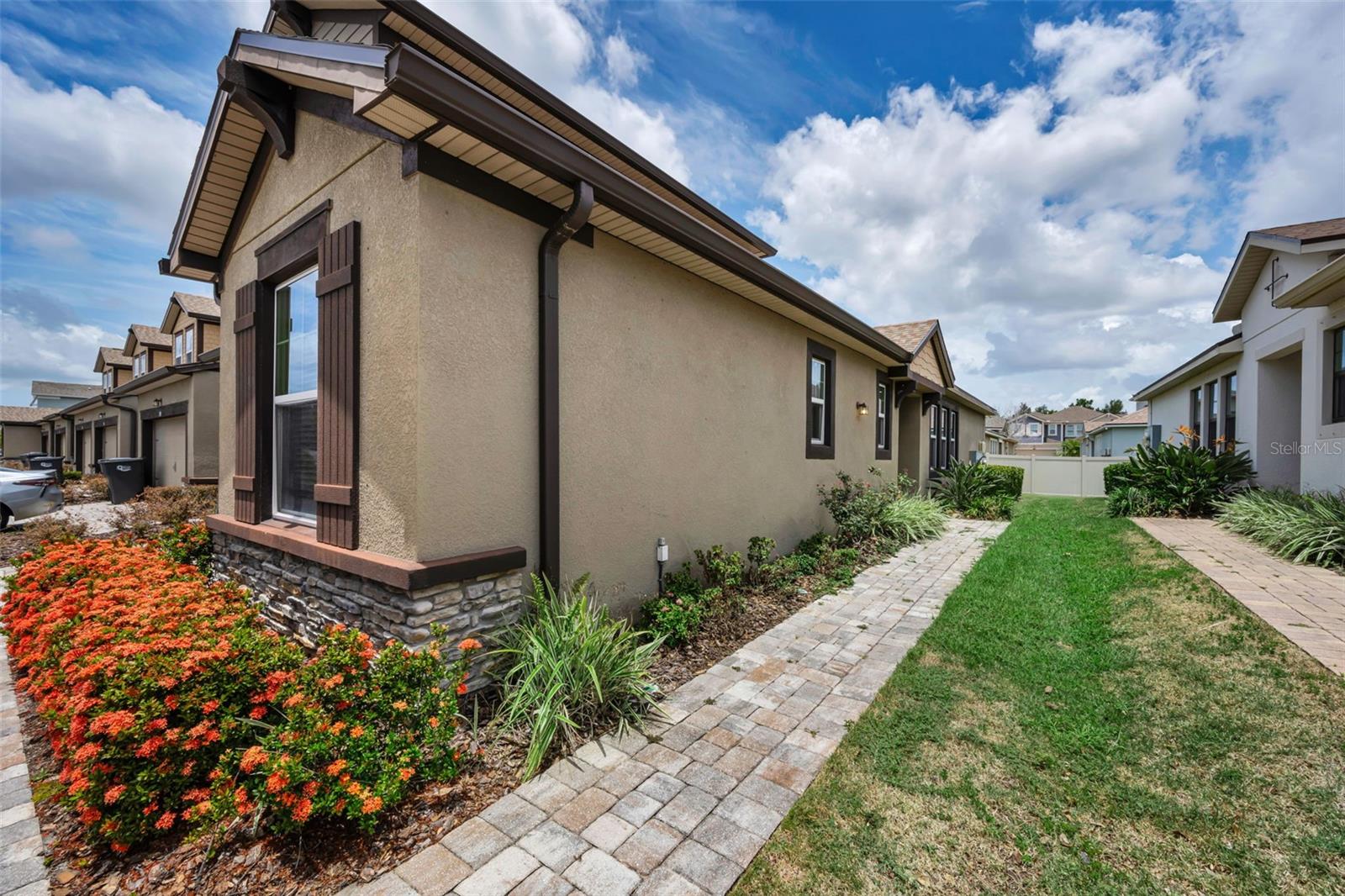 11823 Brookside Dr Property Photo 3