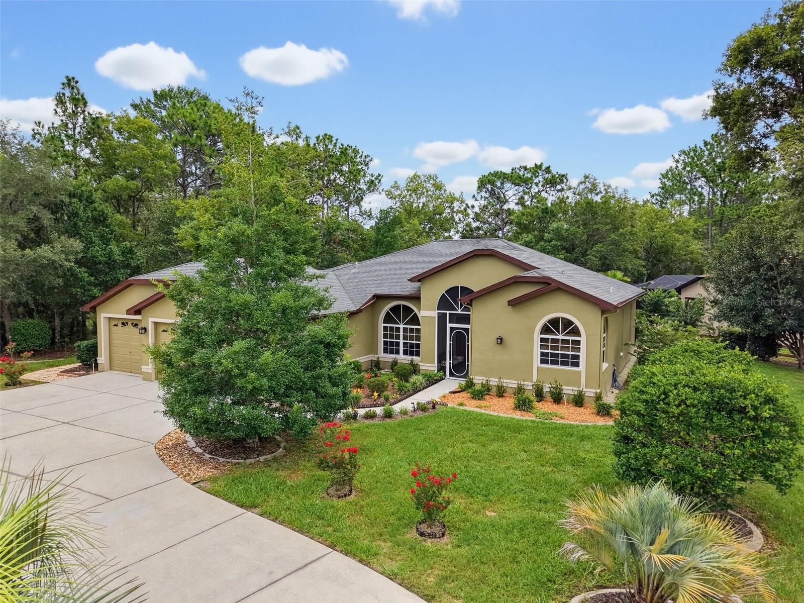 1 Plumbago Dr Property Photo 2
