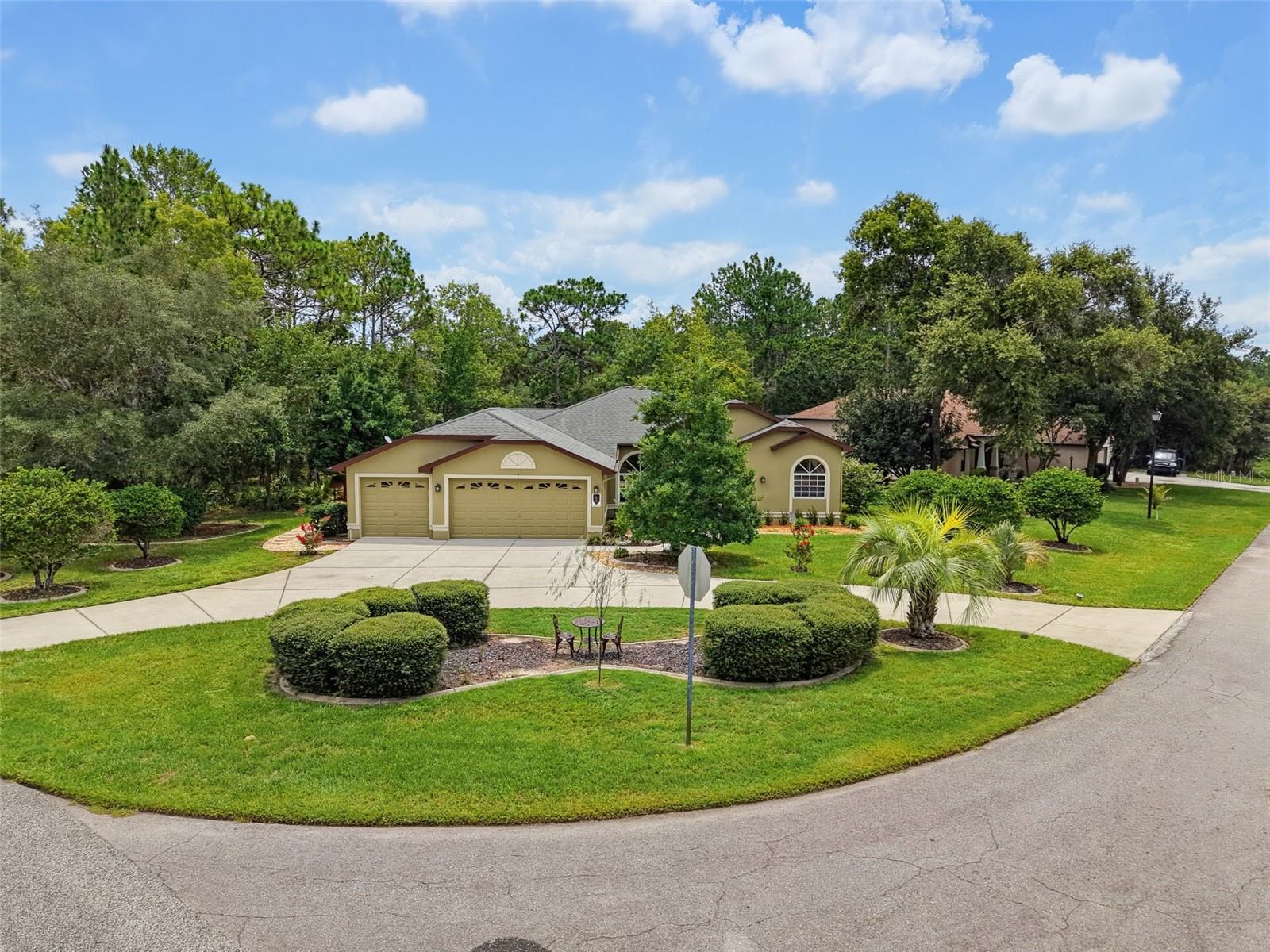 1 Plumbago Dr Property Photo 3