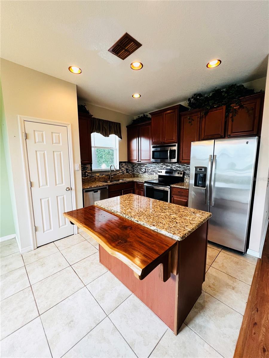 30722 Satinleaf Run Property Photo 8