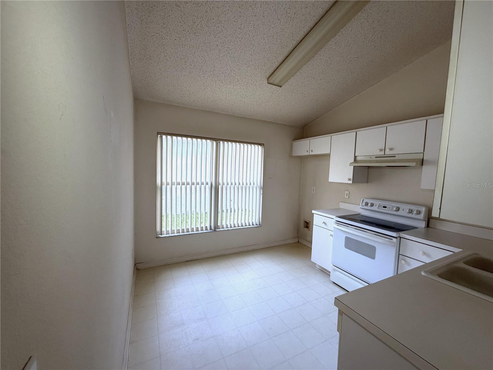 6608 Northhaven Ct Property Photo 5