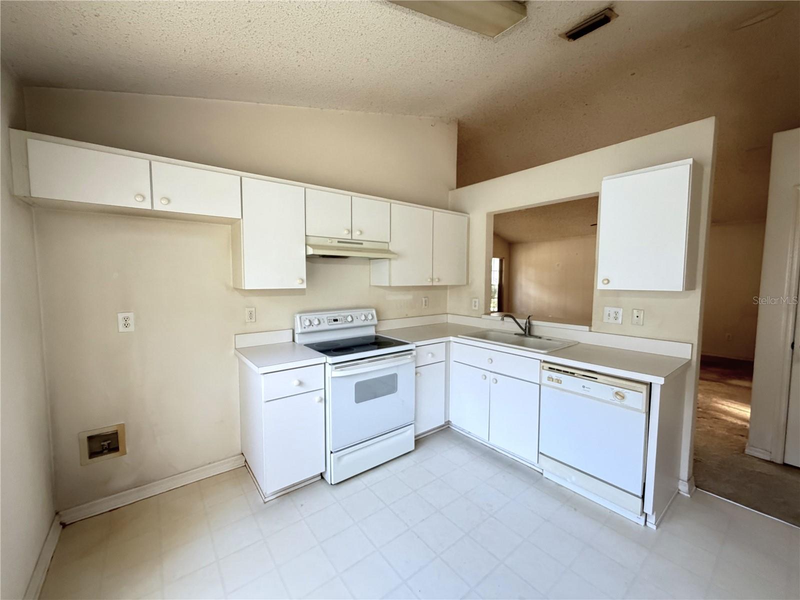 6608 Northhaven Ct Property Photo 6