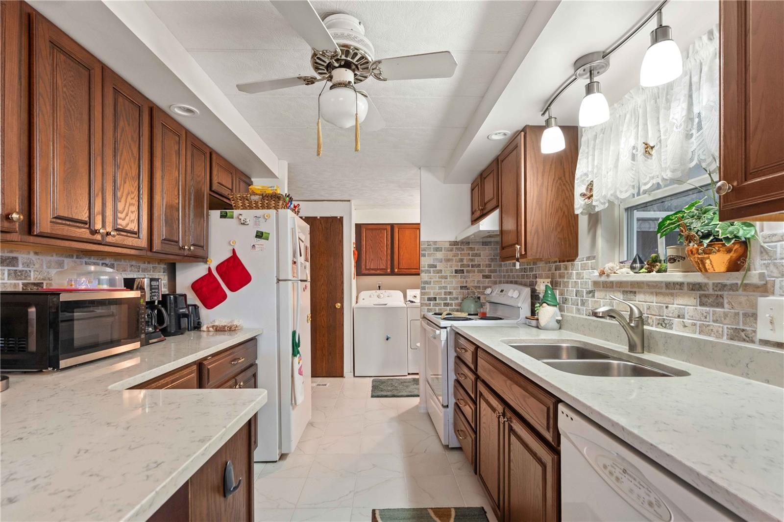 W7887909 Property Photo 10