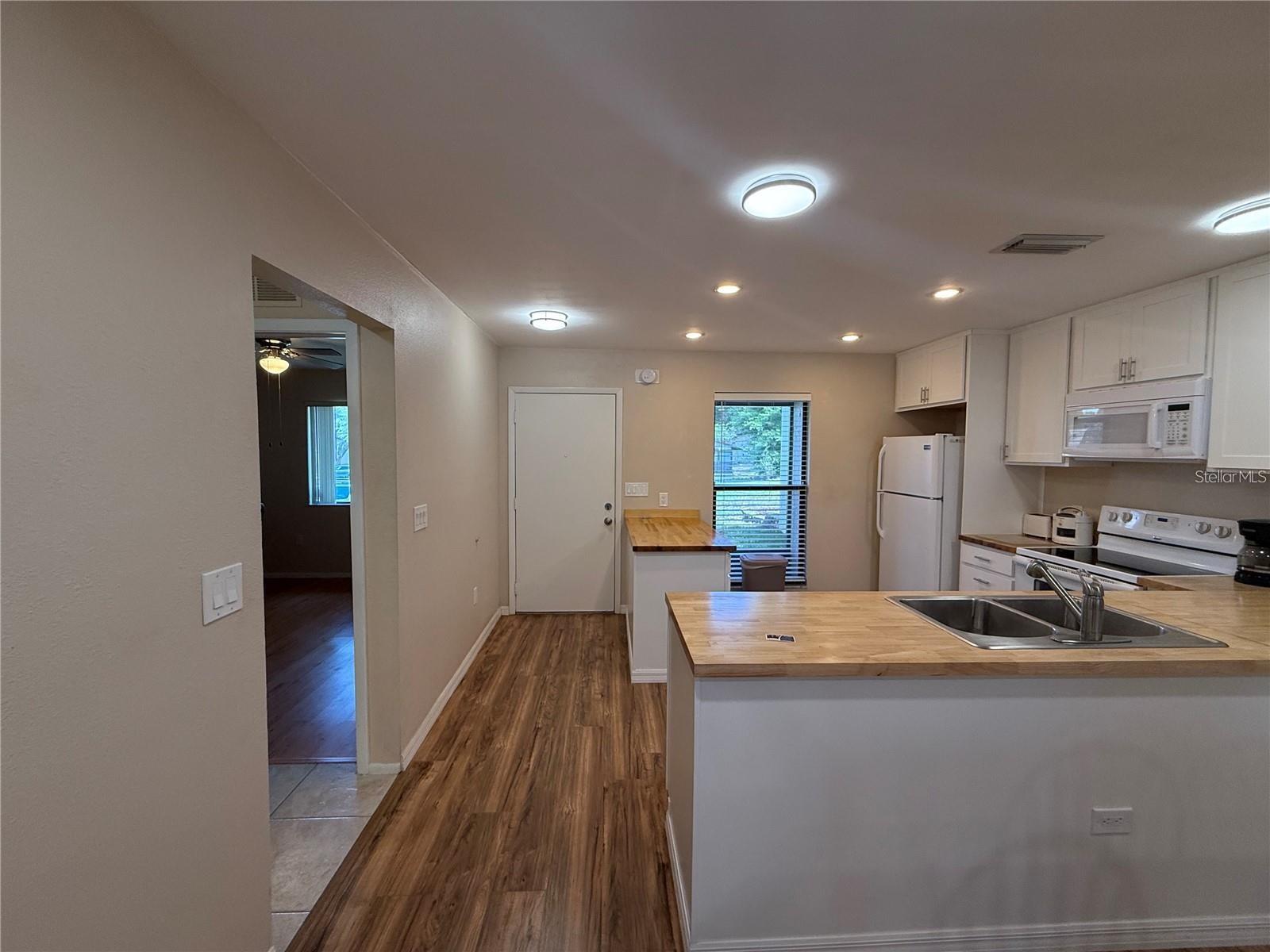 2130 Bancroft Pl #b Property Photo 4