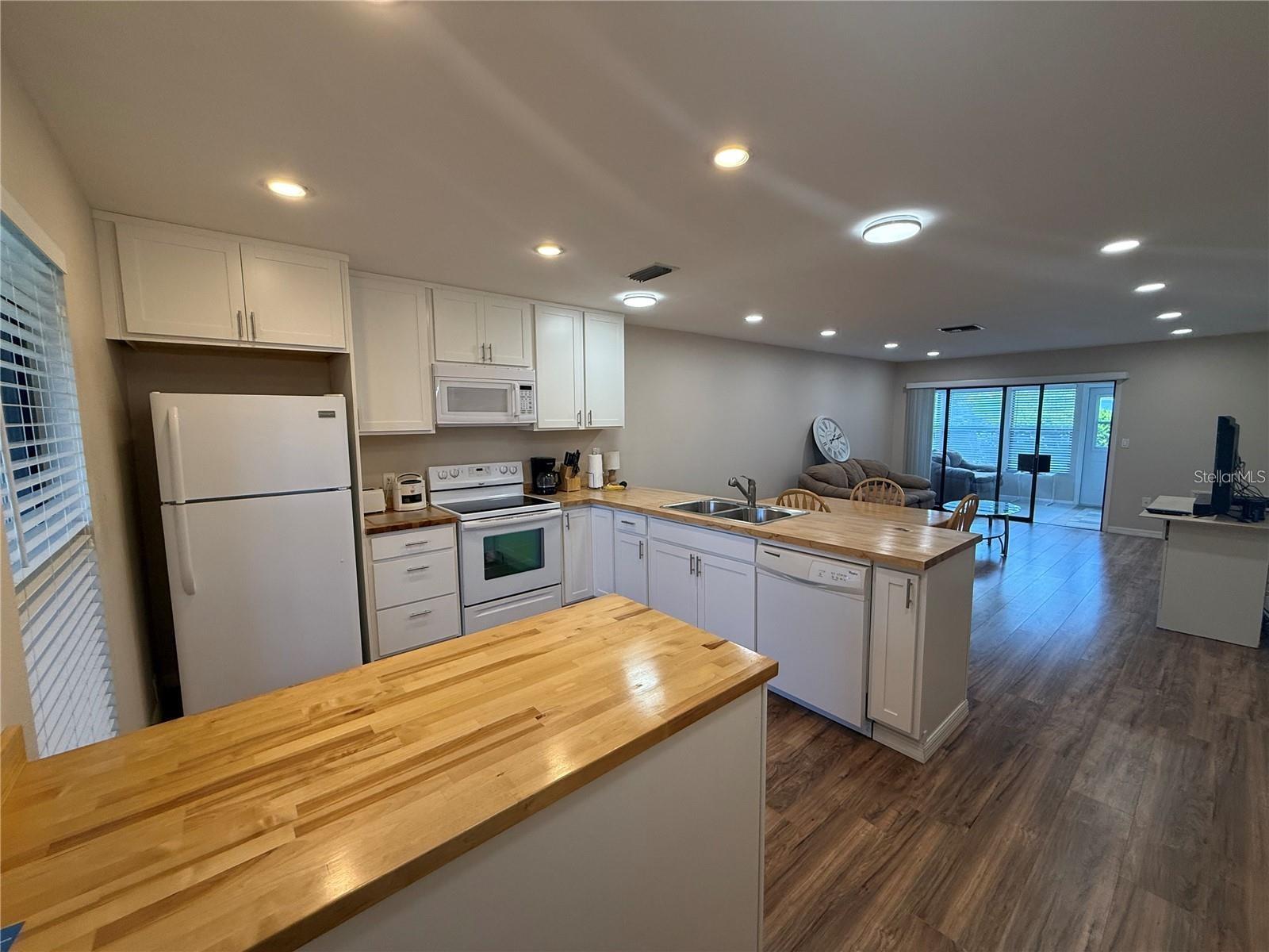 2130 Bancroft Pl #b Property Photo 5