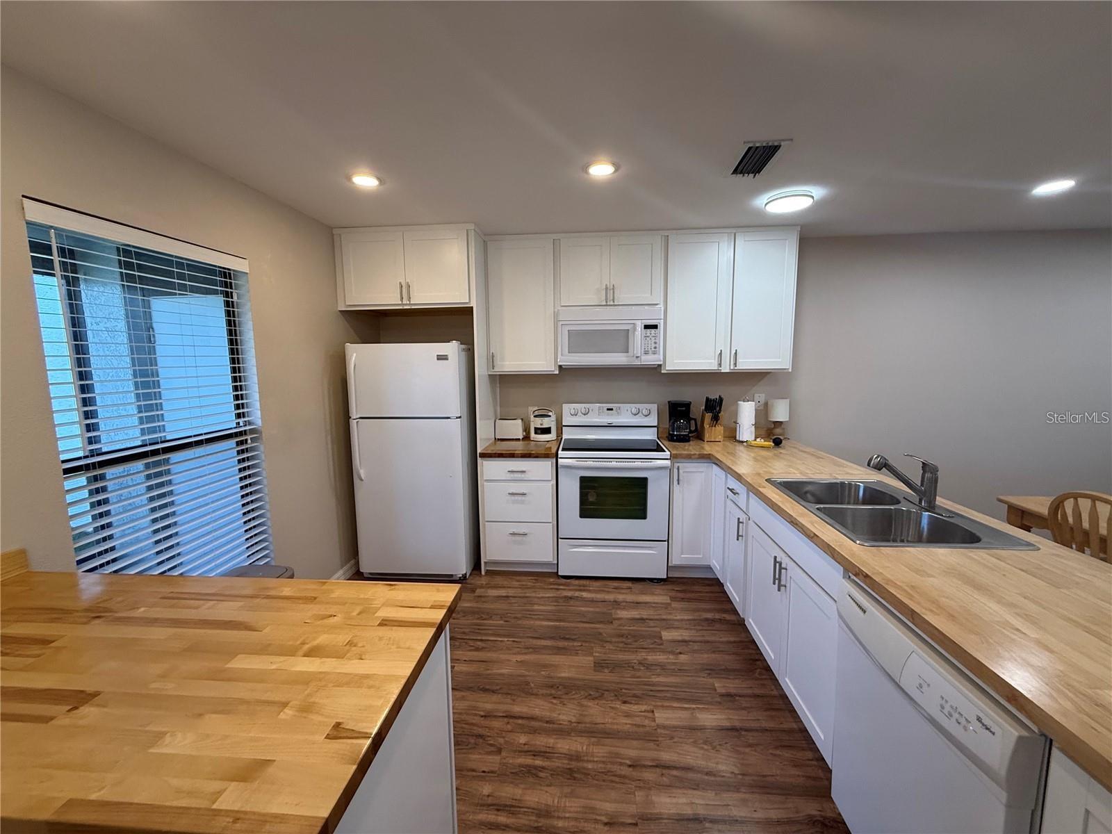 2130 Bancroft Pl #b Property Photo 6