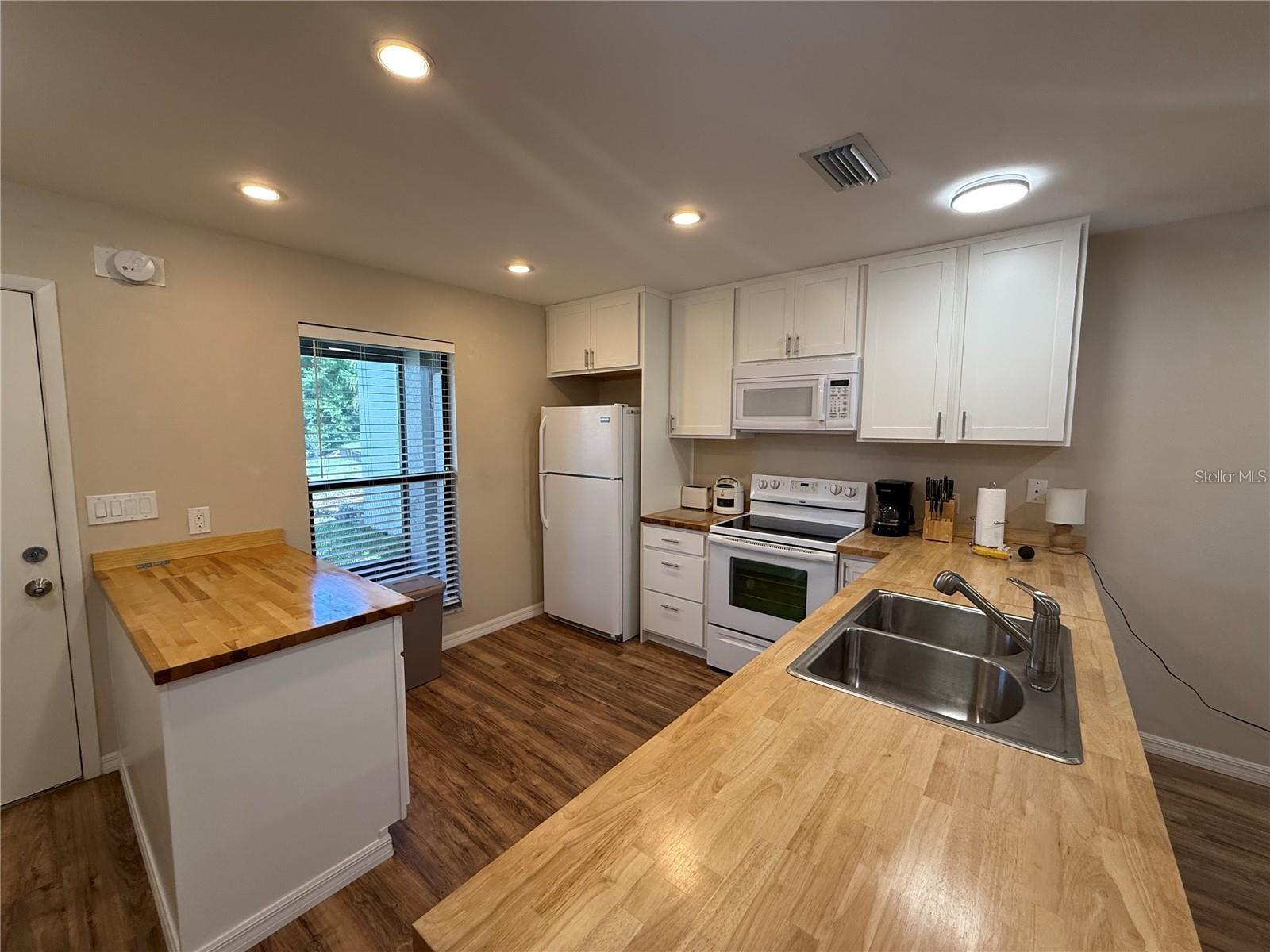 2130 Bancroft Pl #b Property Photo 7