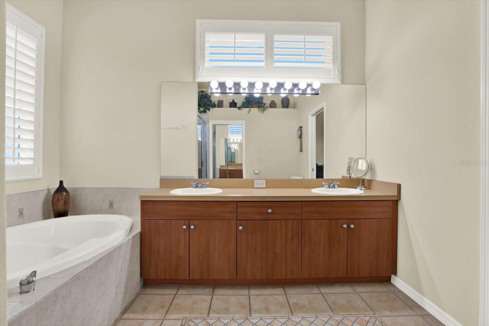 2318 Edelweiss Loop Property Photo 24