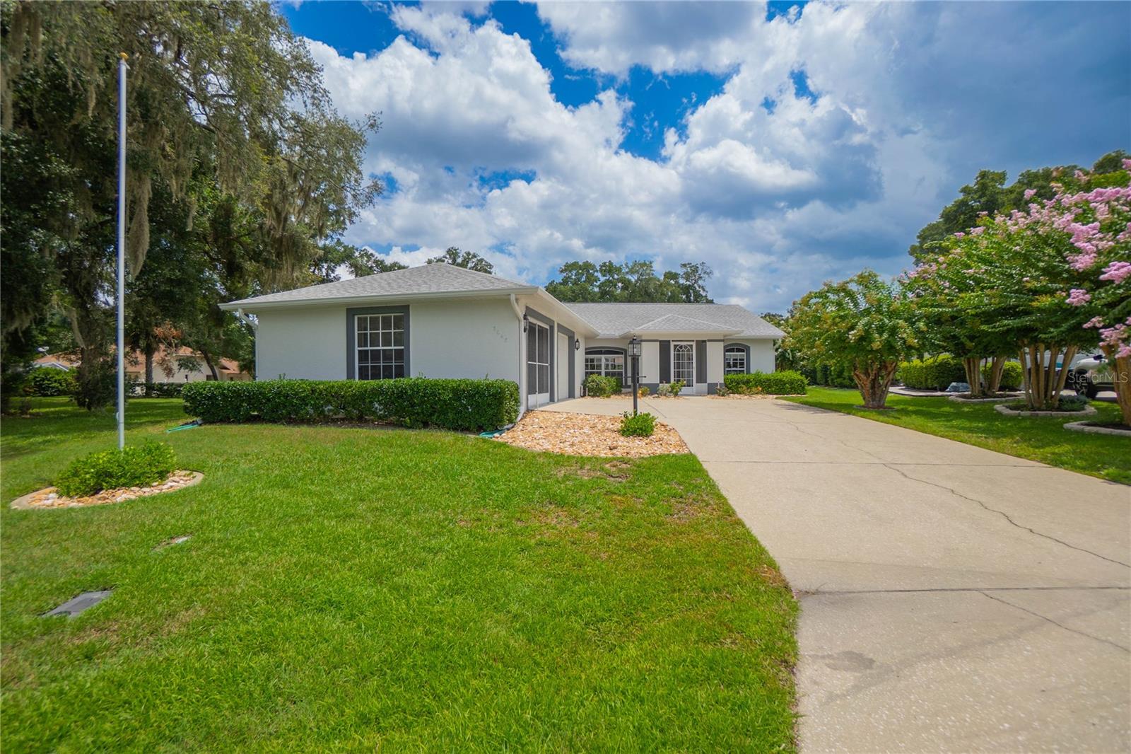 3048 E Balmoral Ct Property Photo 3