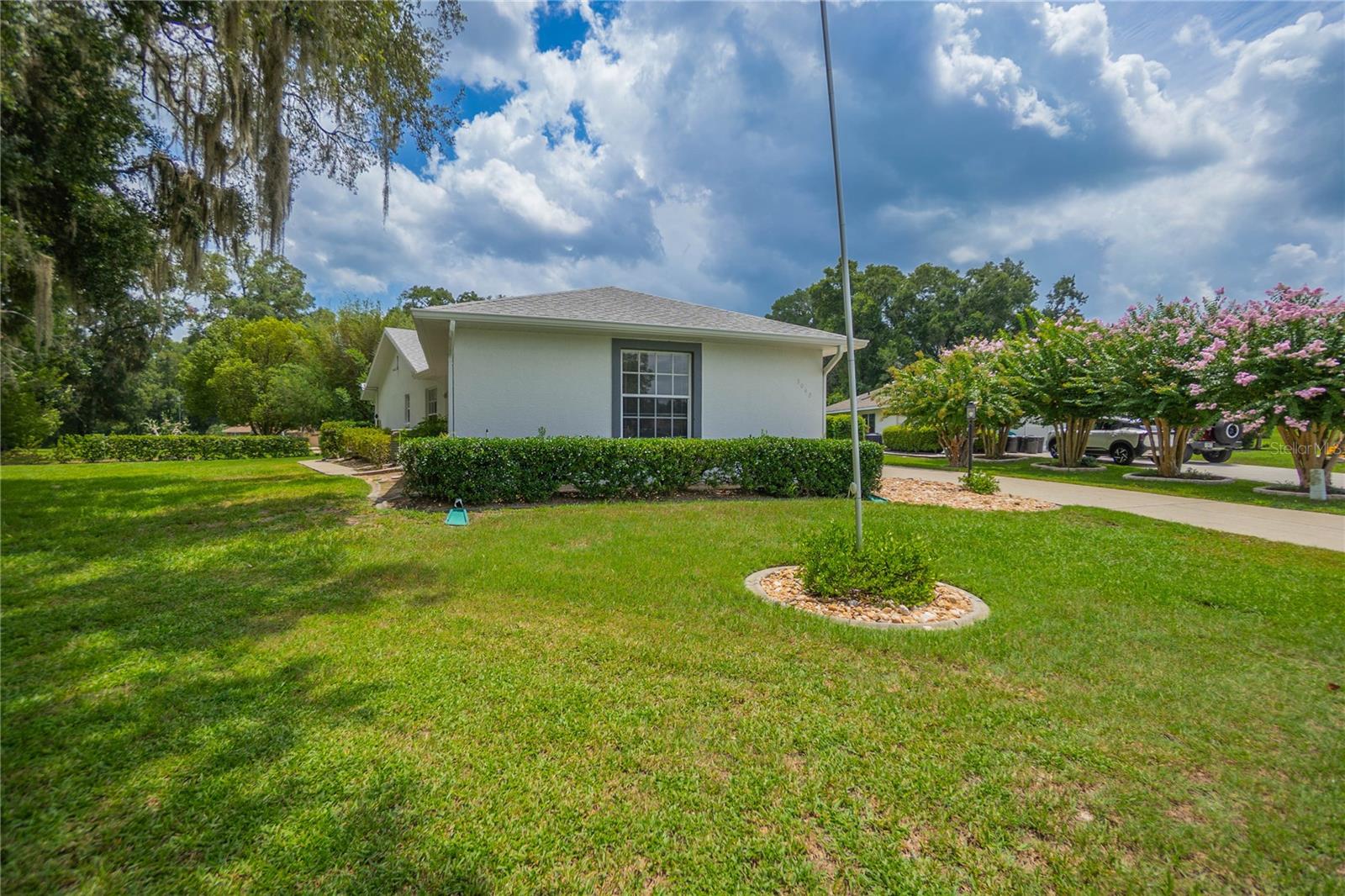 3048 E Balmoral Ct Property Photo 4
