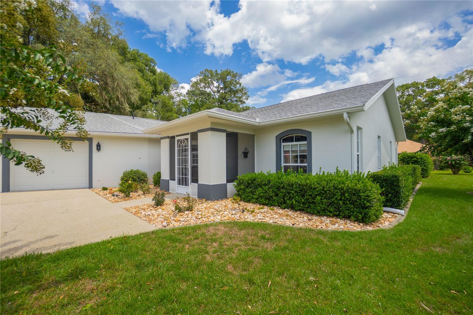 3048 E Balmoral Ct Property Photo 5
