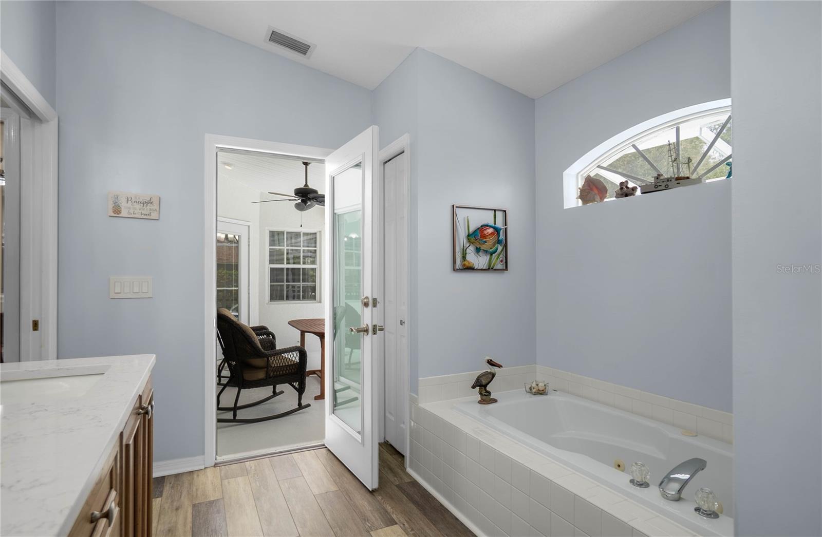 3048 E Balmoral Ct Property Photo 24