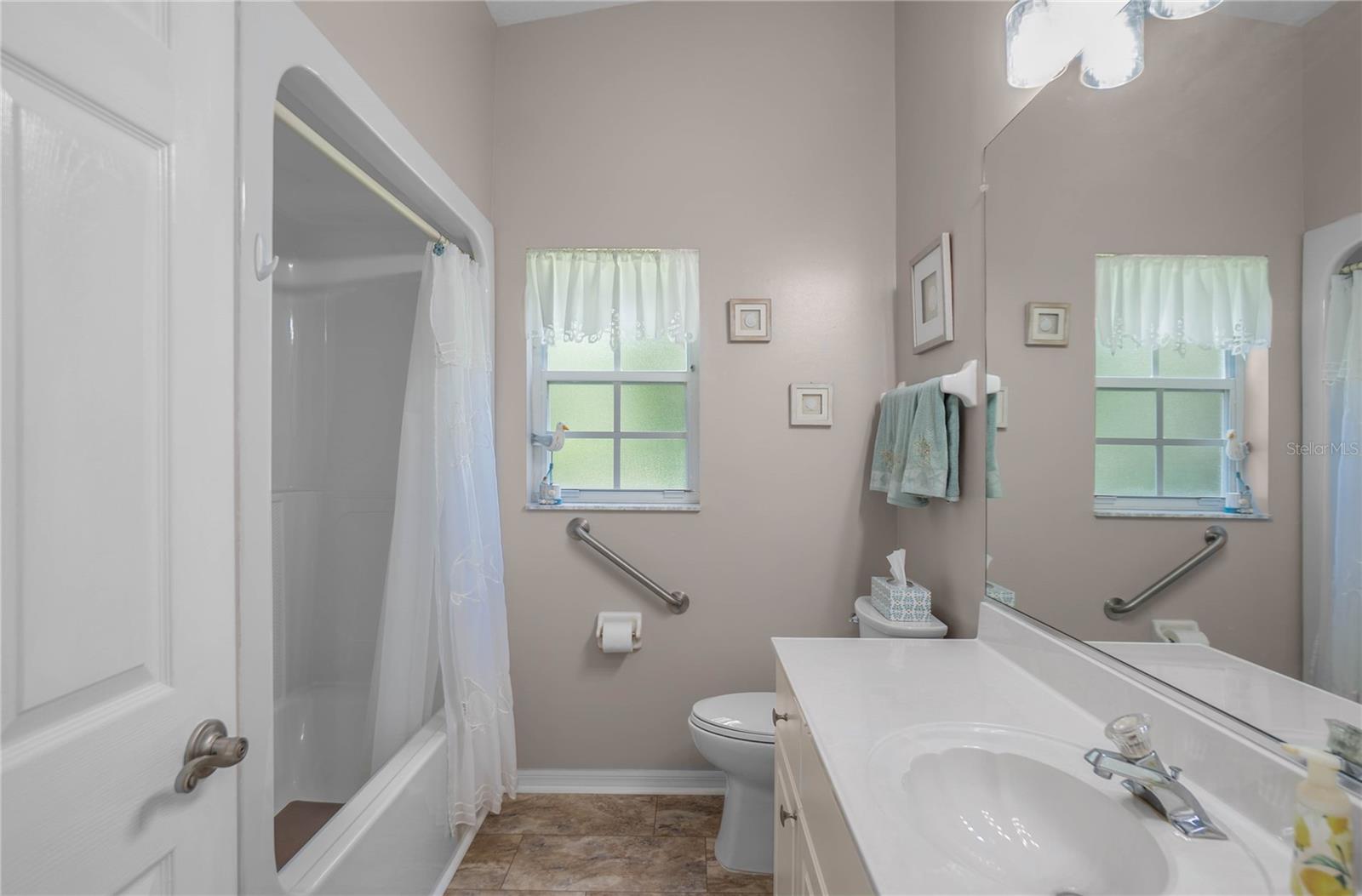 3048 E Balmoral Ct Property Photo 27