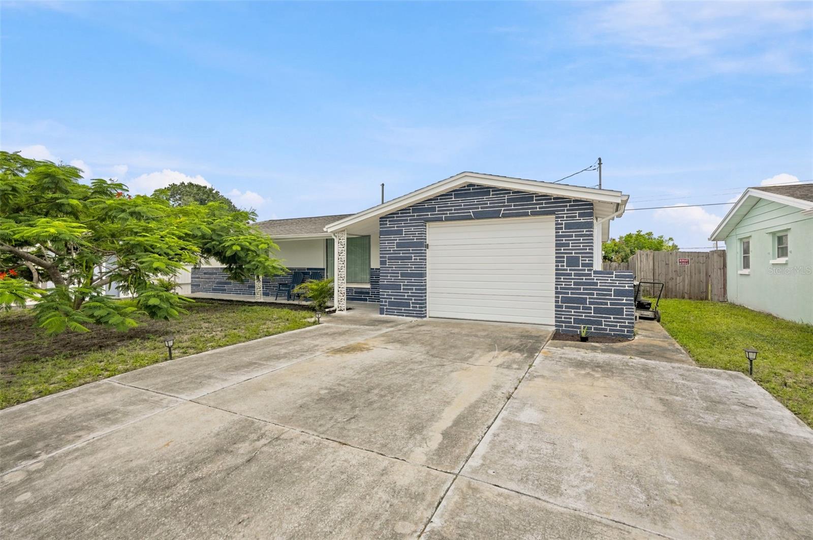 5334 Casino Dr Property Photo 1