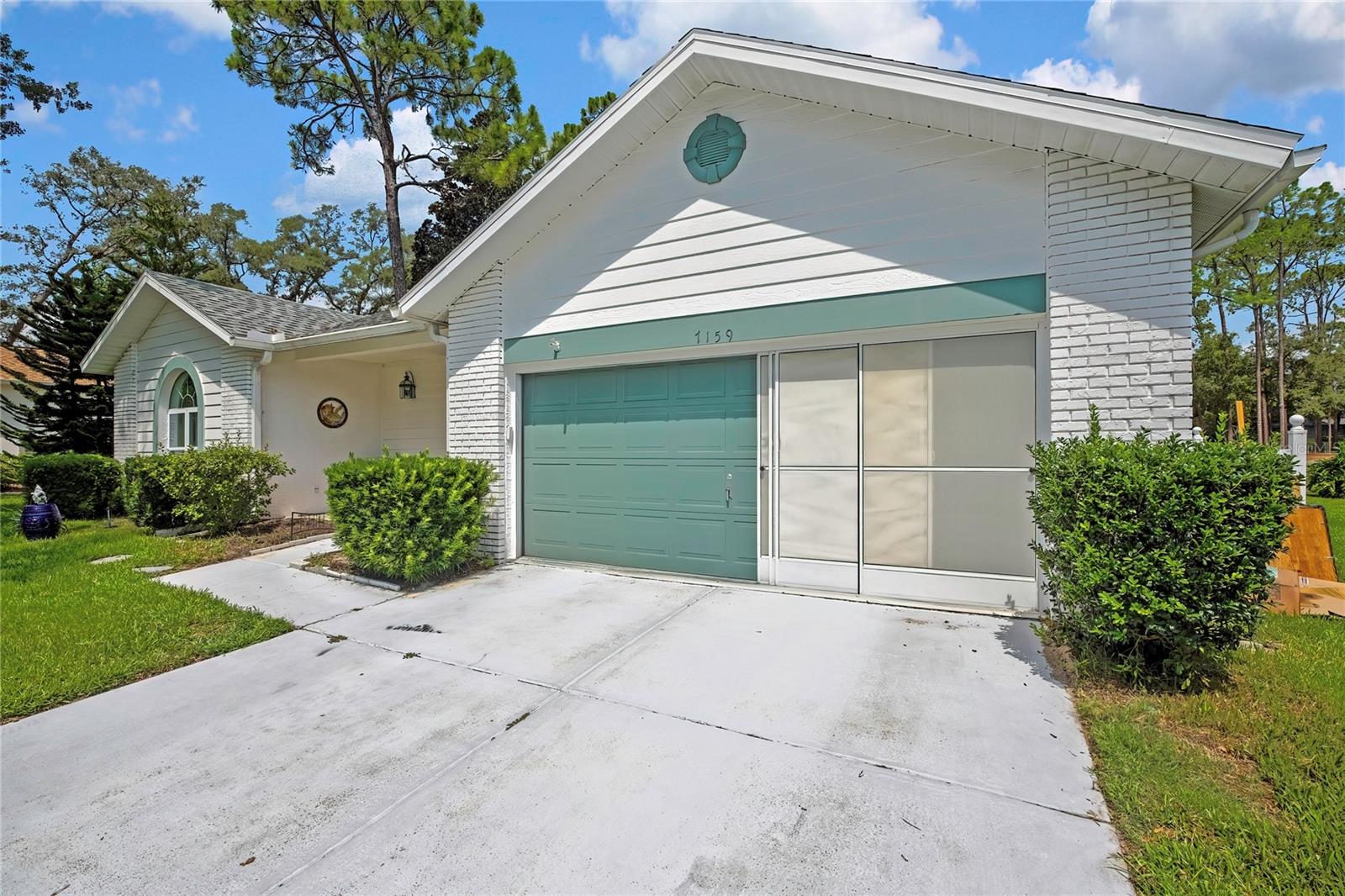 7159 Crown Oaks Dr Property Photo 4