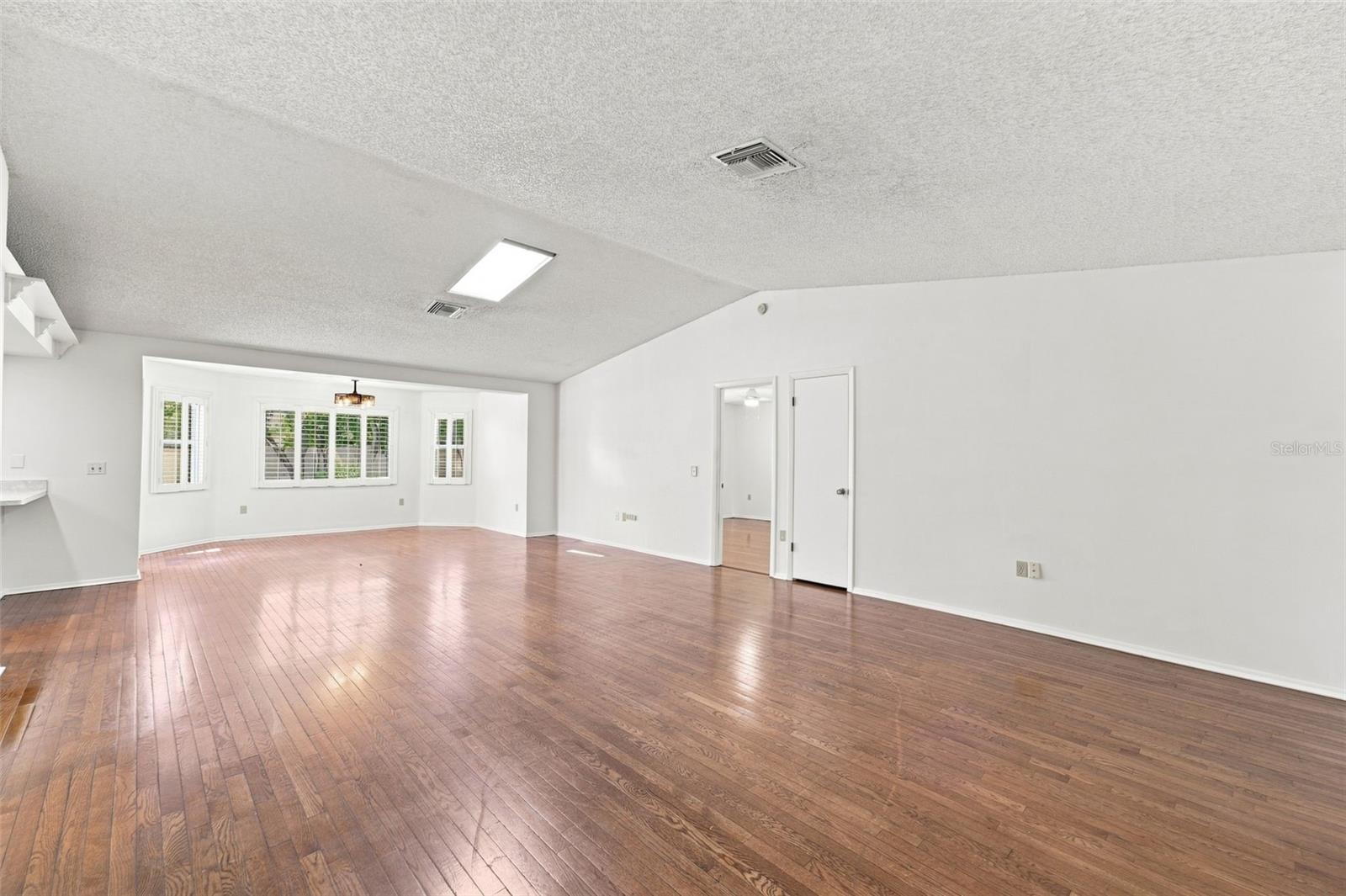13469 Bondstone St Property Photo 4