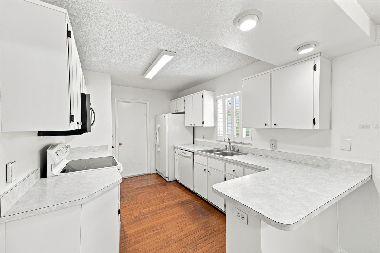 13469 Bondstone St Property Photo 9