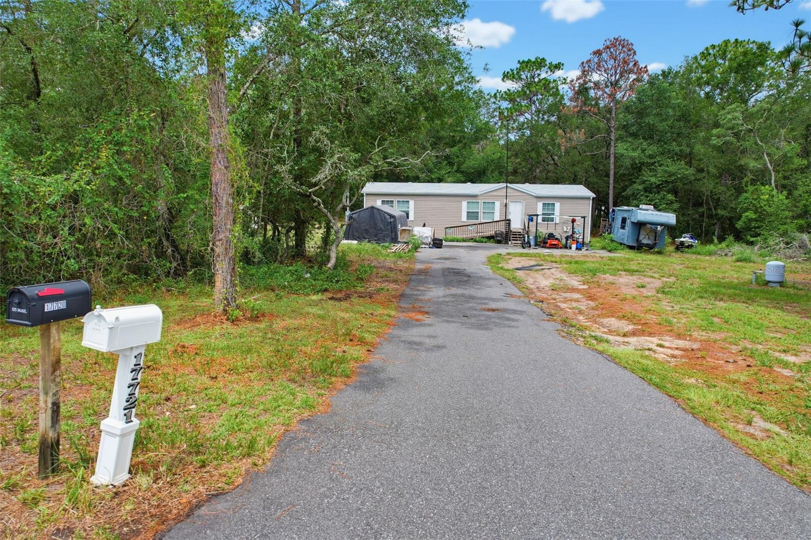 17721 Drayton St Property Photo 5