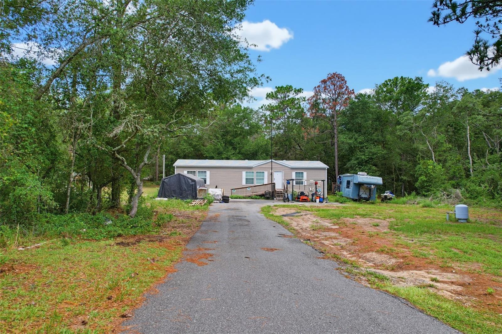 17721 Drayton St Property Photo 6