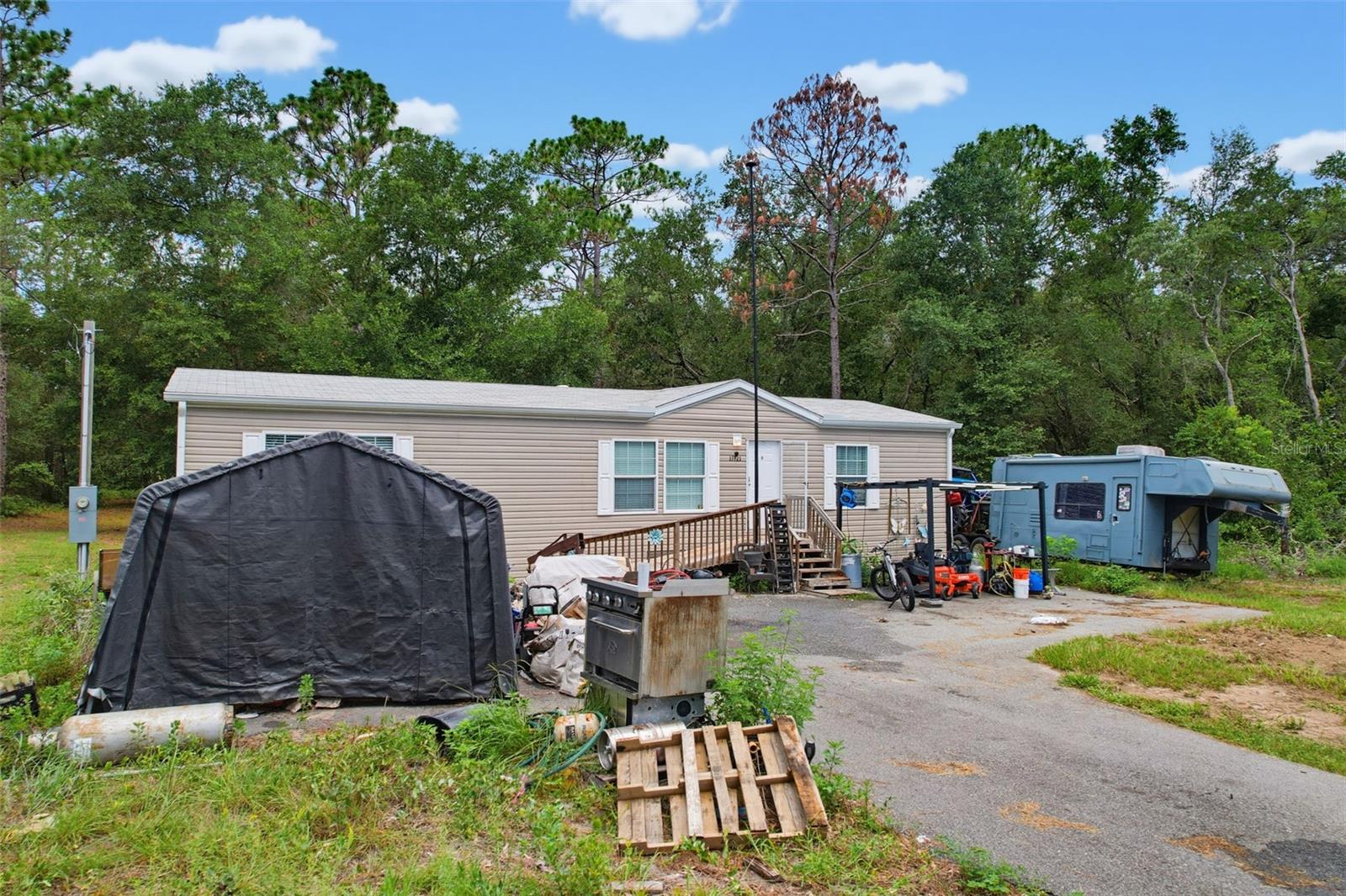 17721 Drayton St Property Photo 8