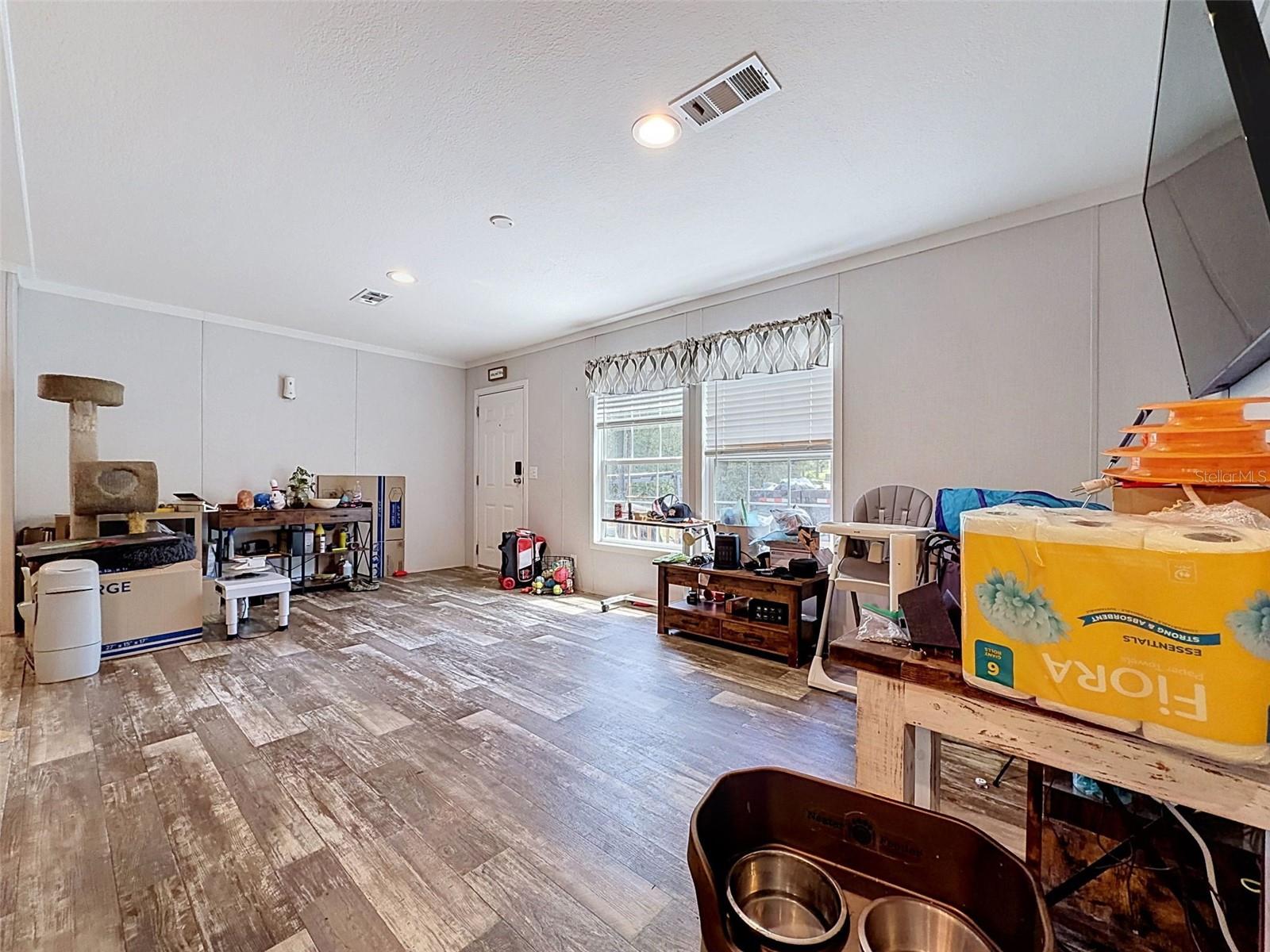 17721 Drayton St Property Photo 9