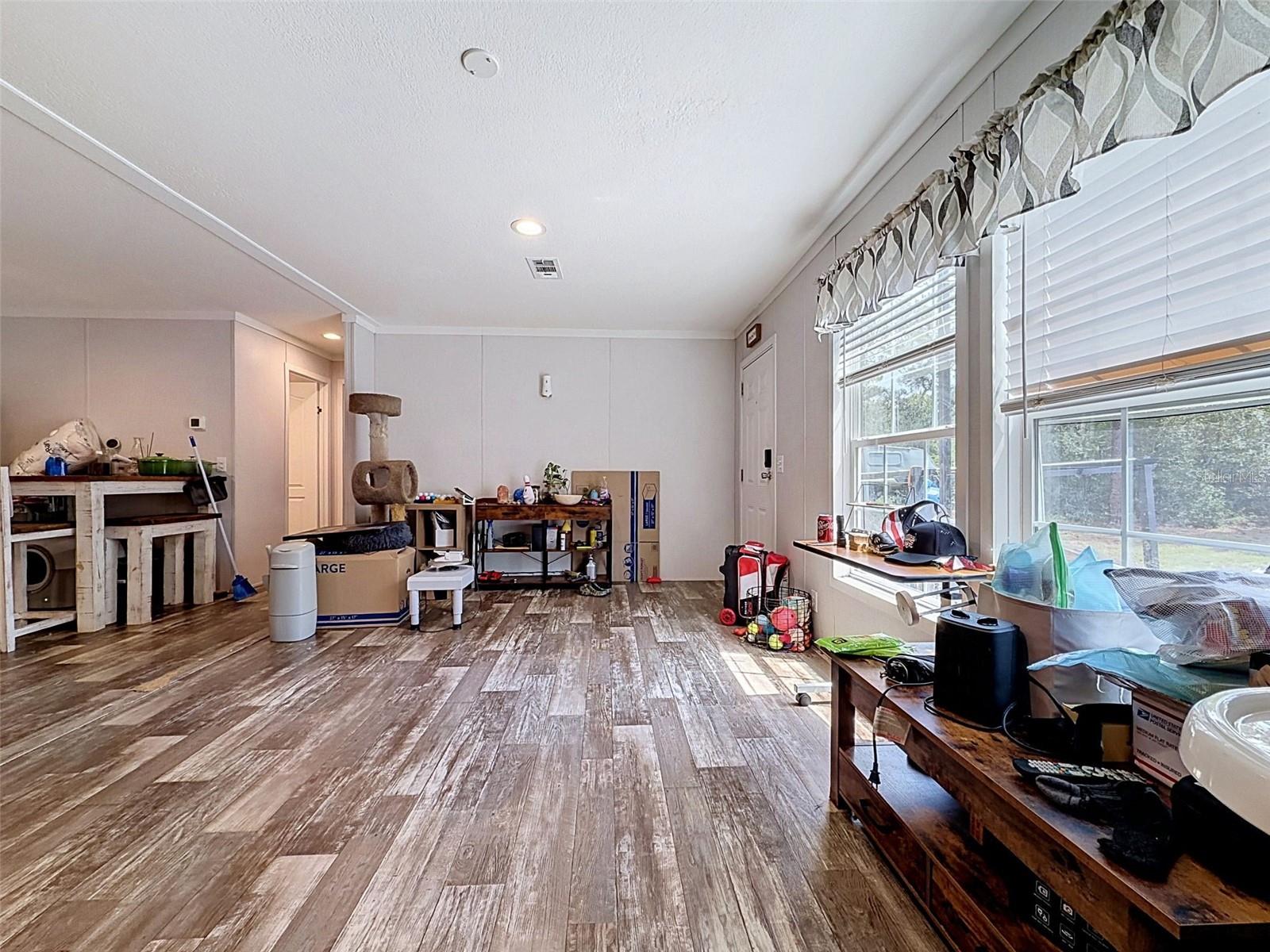 17721 Drayton St Property Photo 11